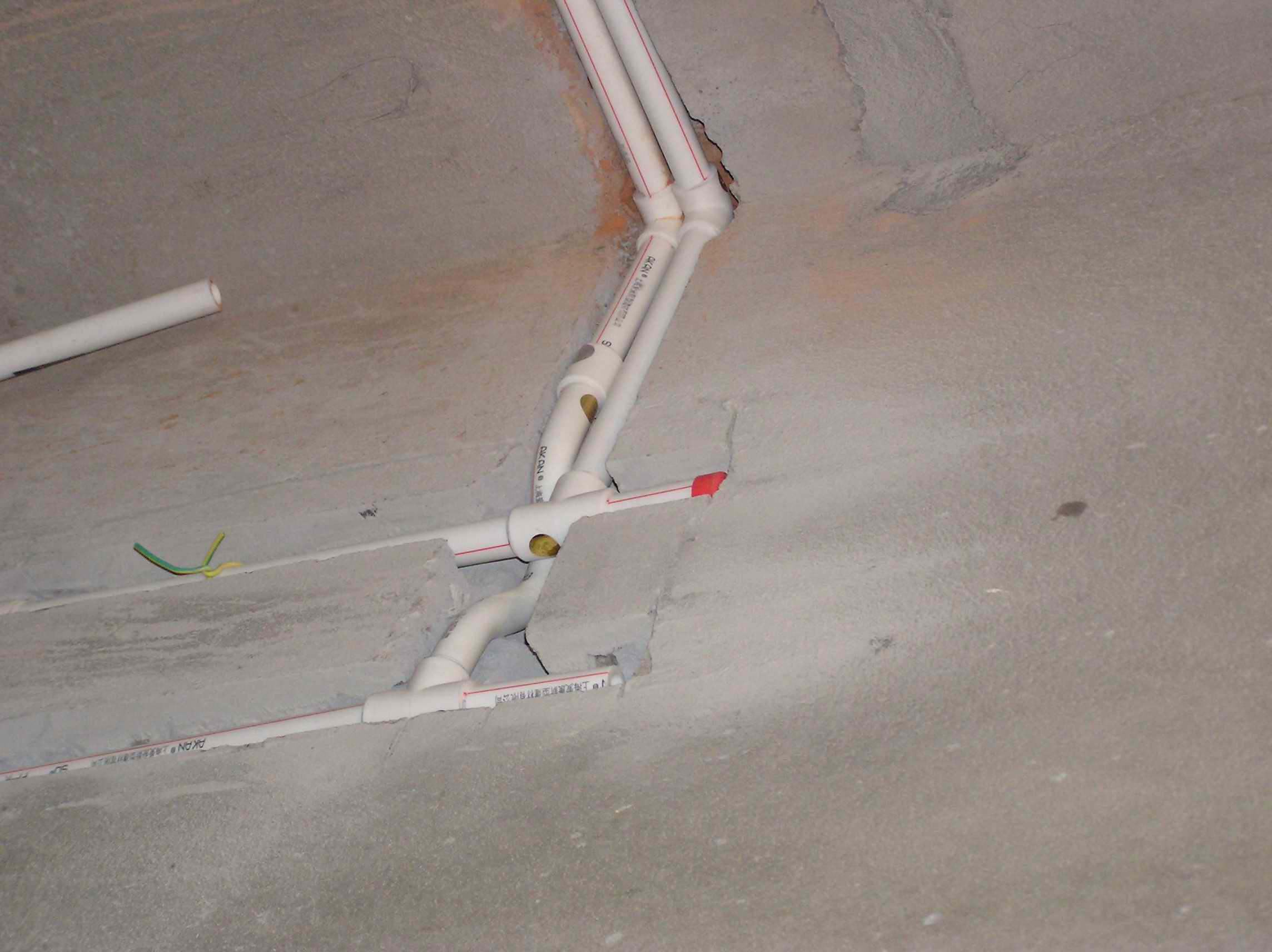 我家地暖回水管很凉,放水水流很小是咋回事?-