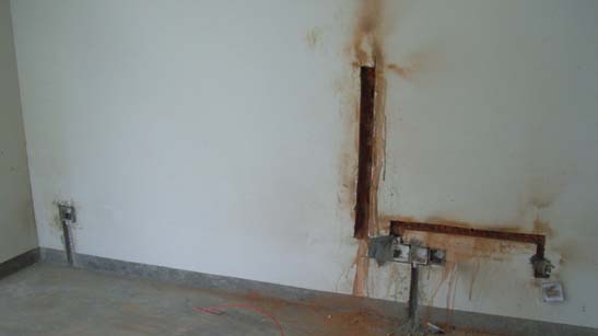 水电工程现场_主卧电视墙布线.jpg