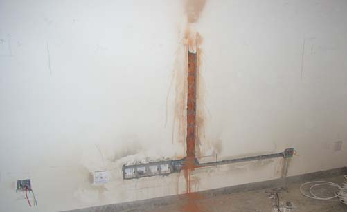 水电工程现场_客厅电视墙布线.jpg