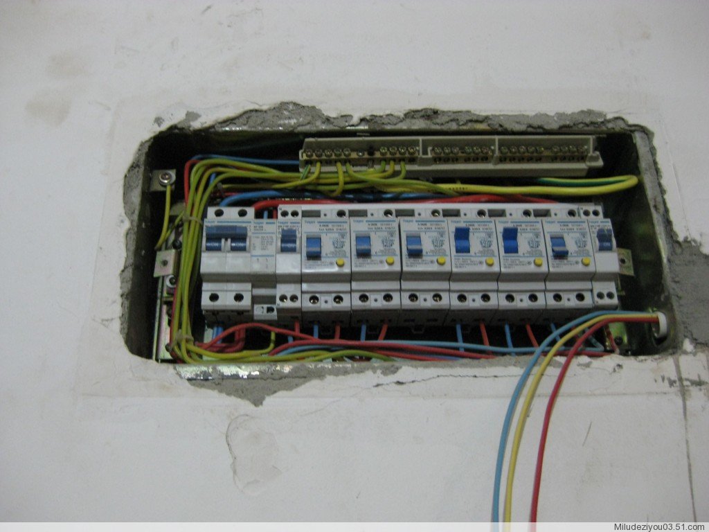 1aeb6ae626844f87effa18677707122a.jpg