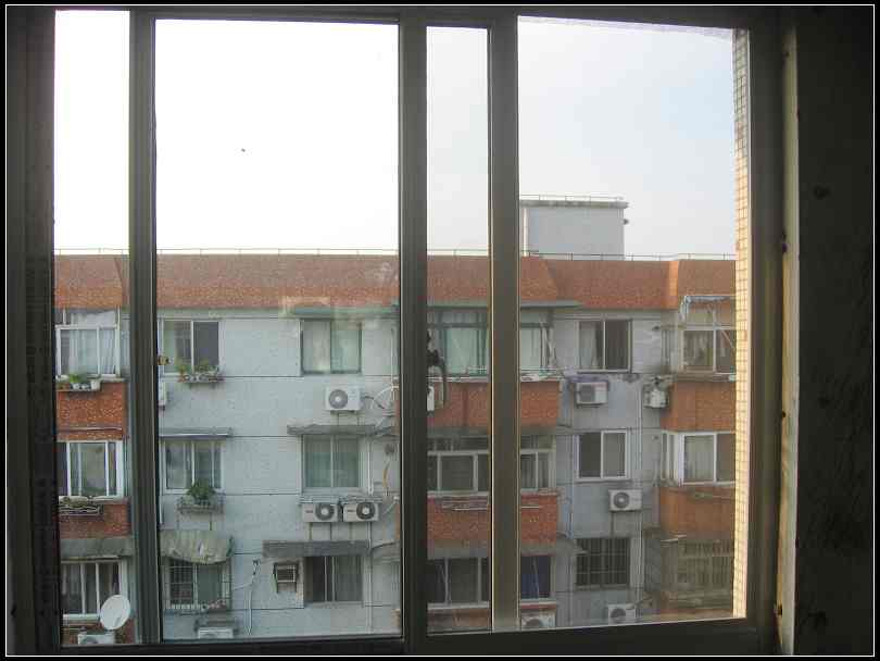 次卧窗.jpg