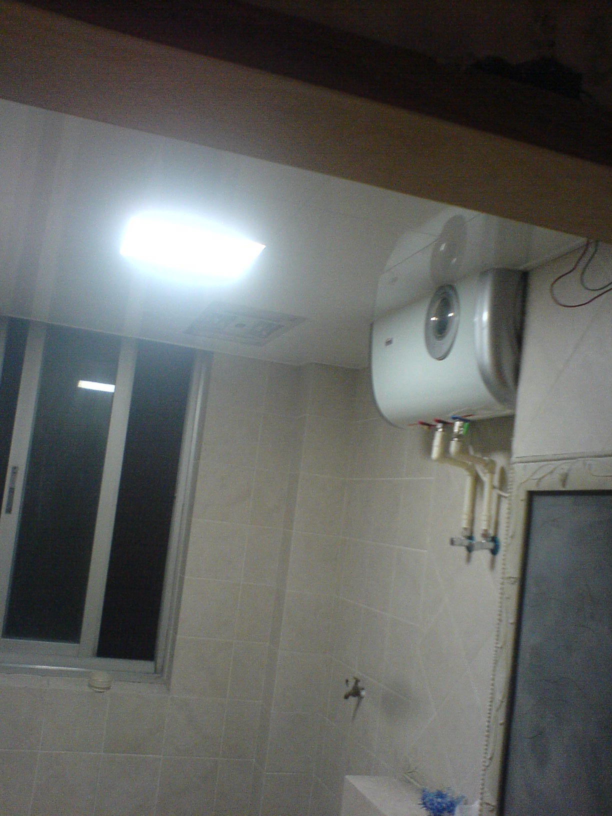 千辛万苦找到的热水器.jpg