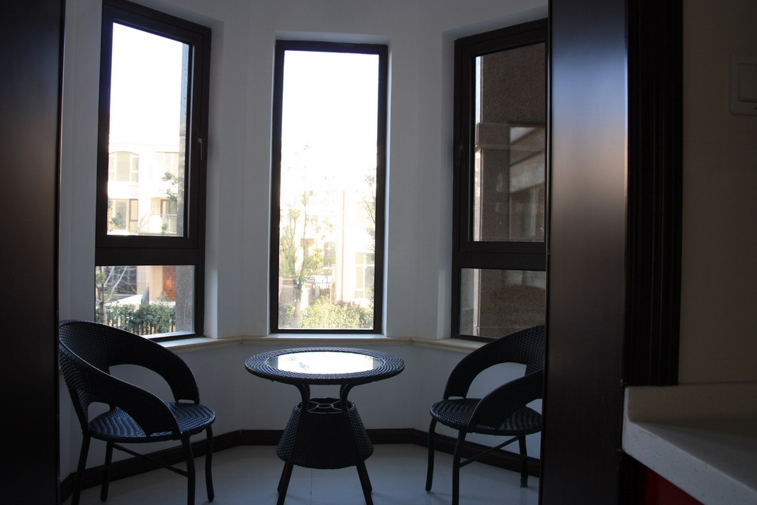 八角阳台可以看看四周风景,喝个早茶.